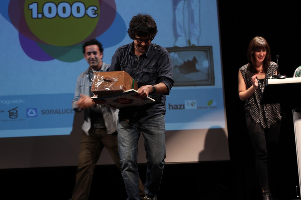 Tucker Dávila Wood, Los Perfeccionistas filmaren egilea, Huhezinema saria jaso eta gero.